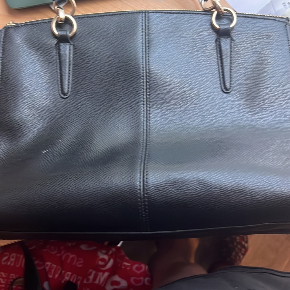 Medium Sized Coach Bag With Multiple Compartments - image 3